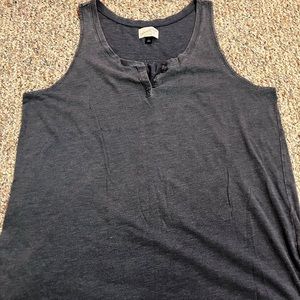 navy tanktop